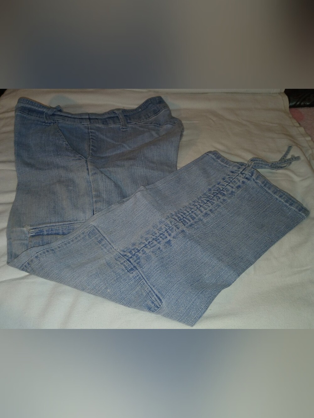 Pre-loved Light Blue Women’s Denim Capri Jeans - Casual Drawstring At Legs.